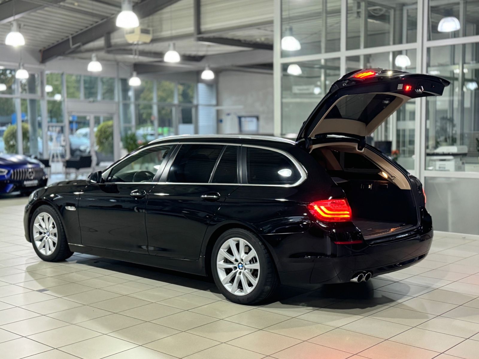 Fahrzeugabbildung BMW 520d HiFi NaviPro PDC Sitzhzg Lordos Sportsitz