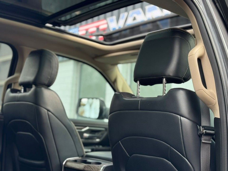 Fahrzeugabbildung Dodge RAM1500 CrewCab Laramie 5.7 HEMI 4x4 Panorama