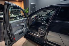 AUDI RS6 Avant*HU*PANO*MATRIX*AHK*SH*KERAMIK*360*B&O*