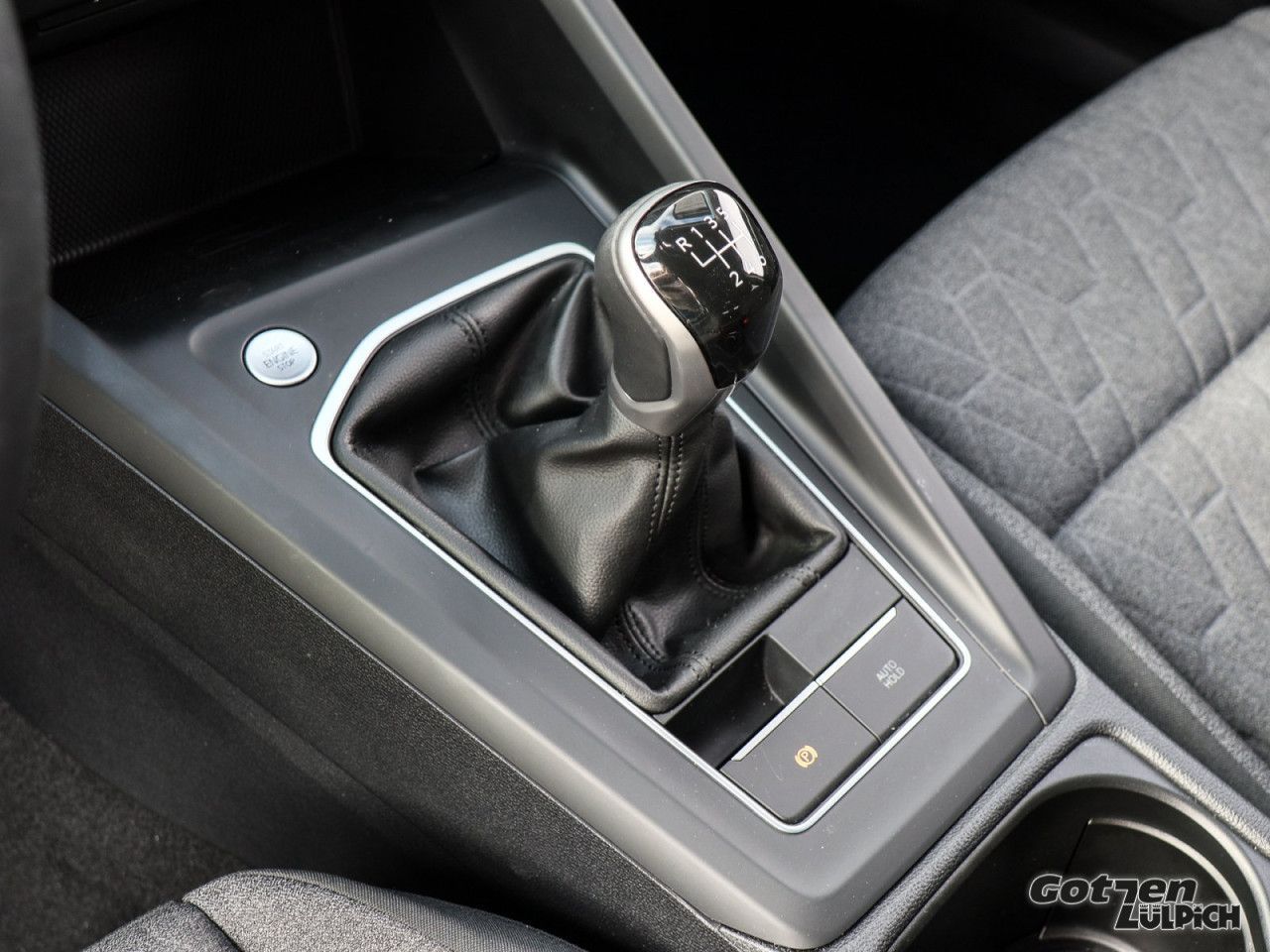 Fahrzeugabbildung Volkswagen Golf VIII Move 1.5 TSI Move Navi AHK Light LED