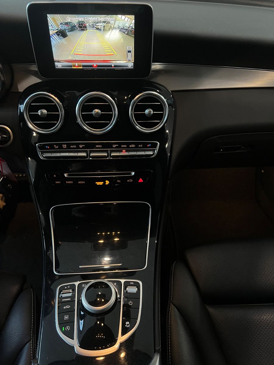 Fahrzeugabbildung Mercedes-Benz GLC 250 d 4Matic AMG LINE *DESIGNO-LACK*