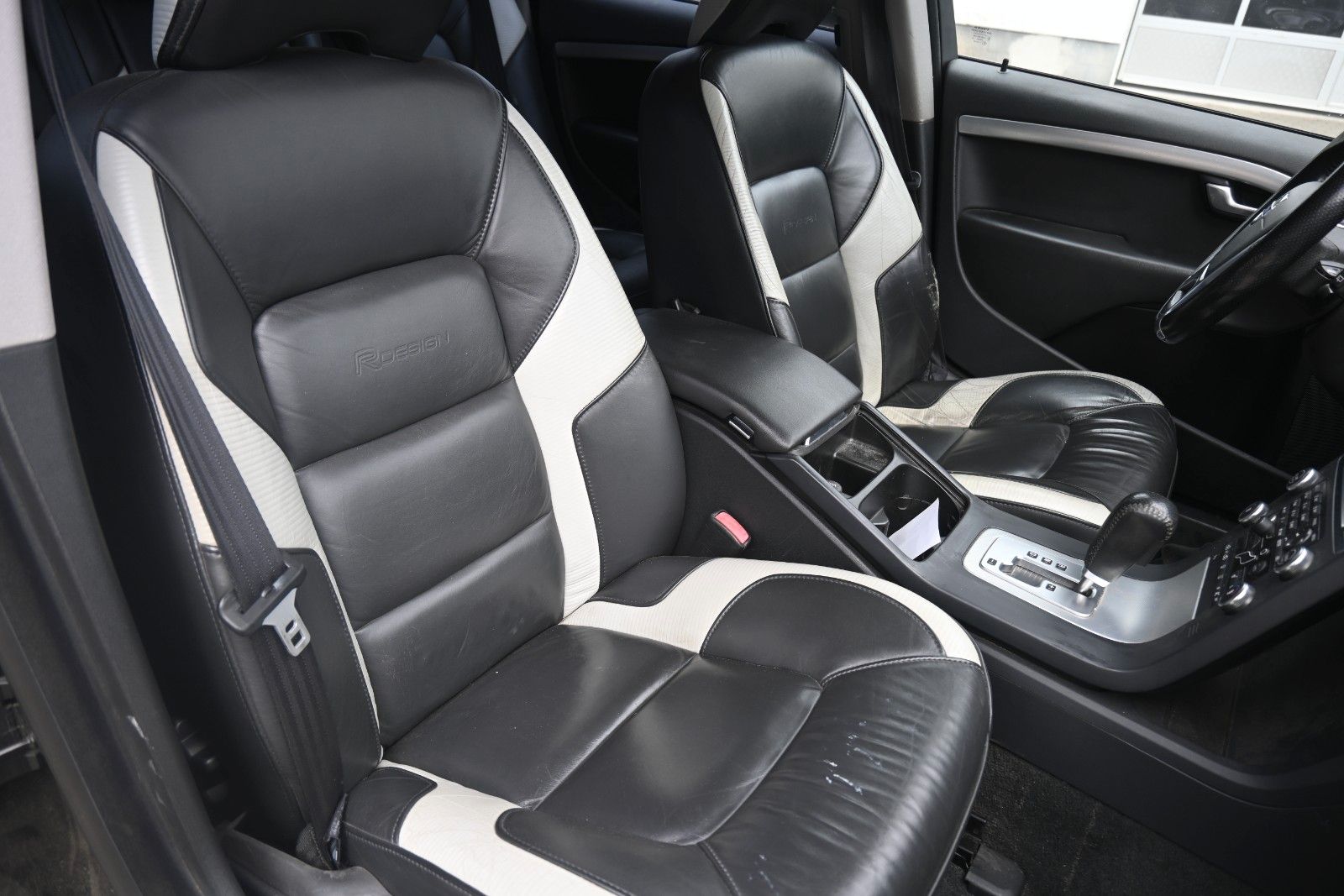 Fahrzeugabbildung Volvo V70 2.4 Autom. Edition R-Design*Xenon*
