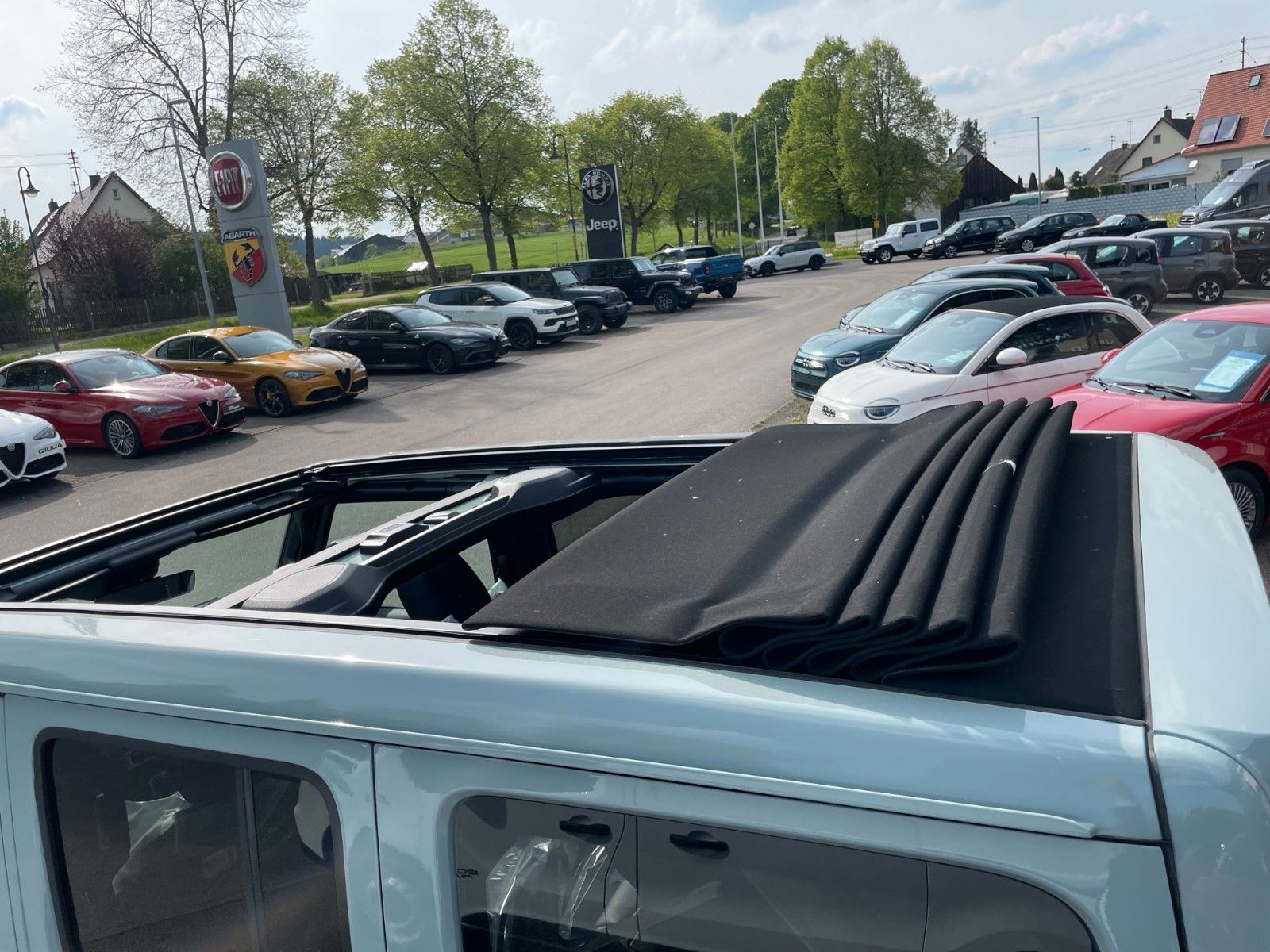 Fahrzeugabbildung Jeep Wrangler Rubicon/SkyOneTouch Schiebedach