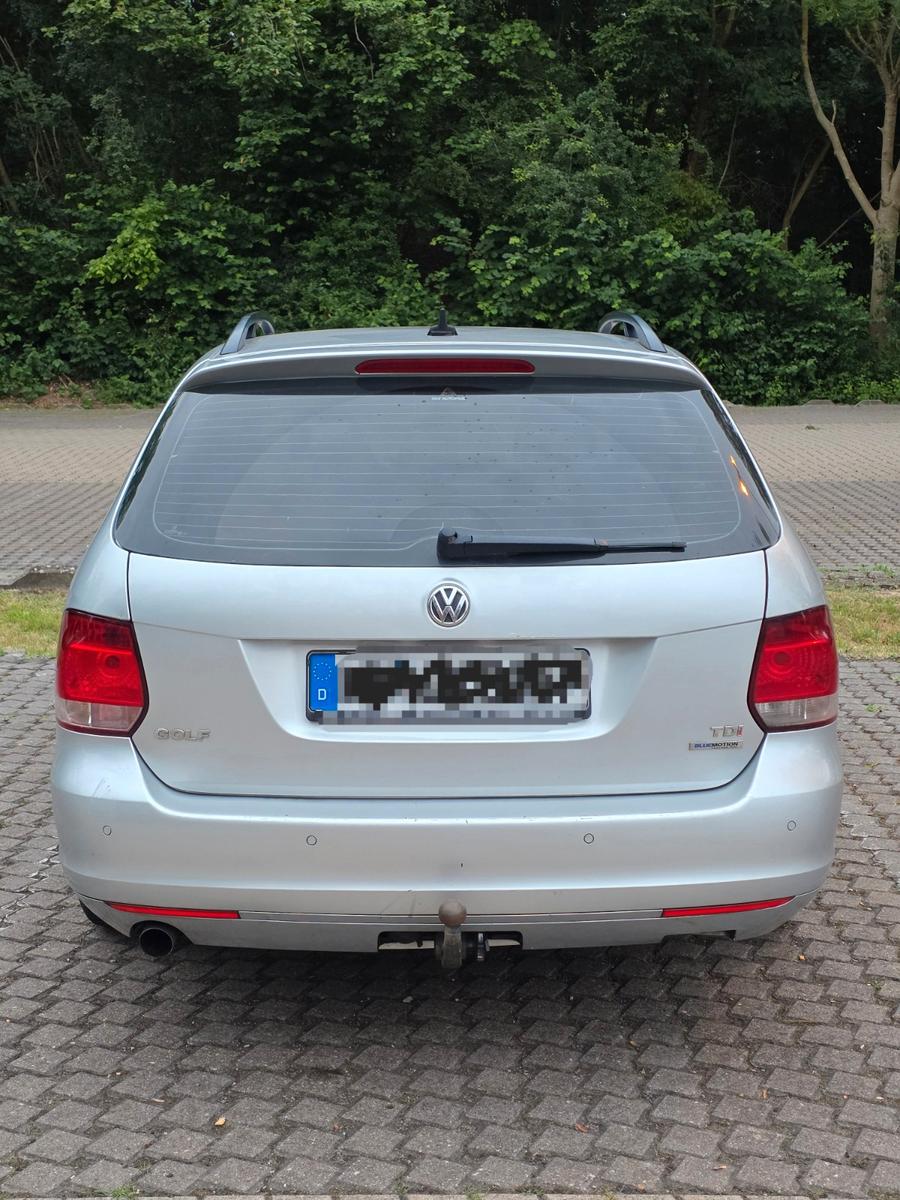 Volkswagen Golf 2011 — engine 1.598 cm³, 105 HP (77kW)
