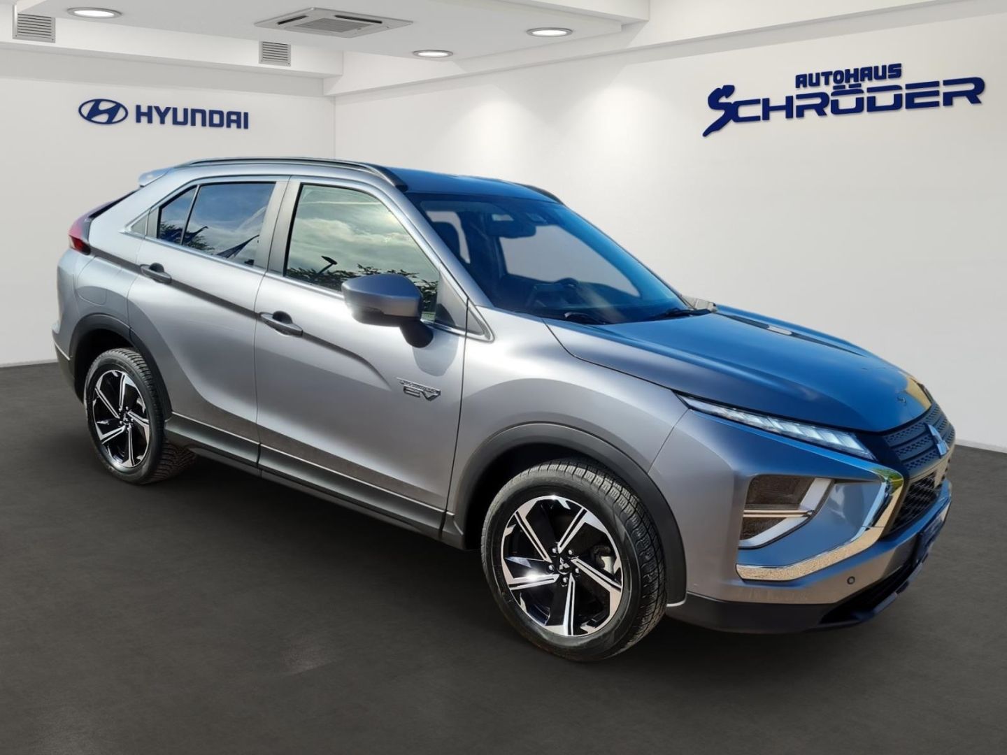 Fahrzeugabbildung Mitsubishi Eclipse Cross Basis 2.4 PHEV 4WD ALLWETTER+KAMER