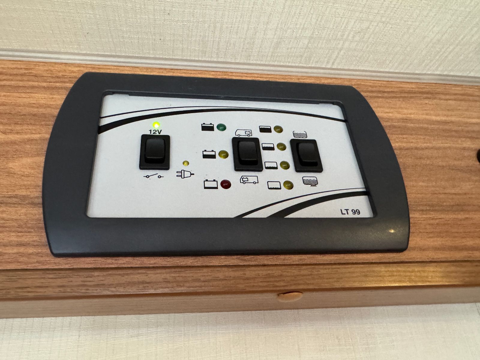 Fahrzeugabbildung Carado T 334 FIAT DUCATO AUTOMATIK SOLAR TV SAT AHK CAM