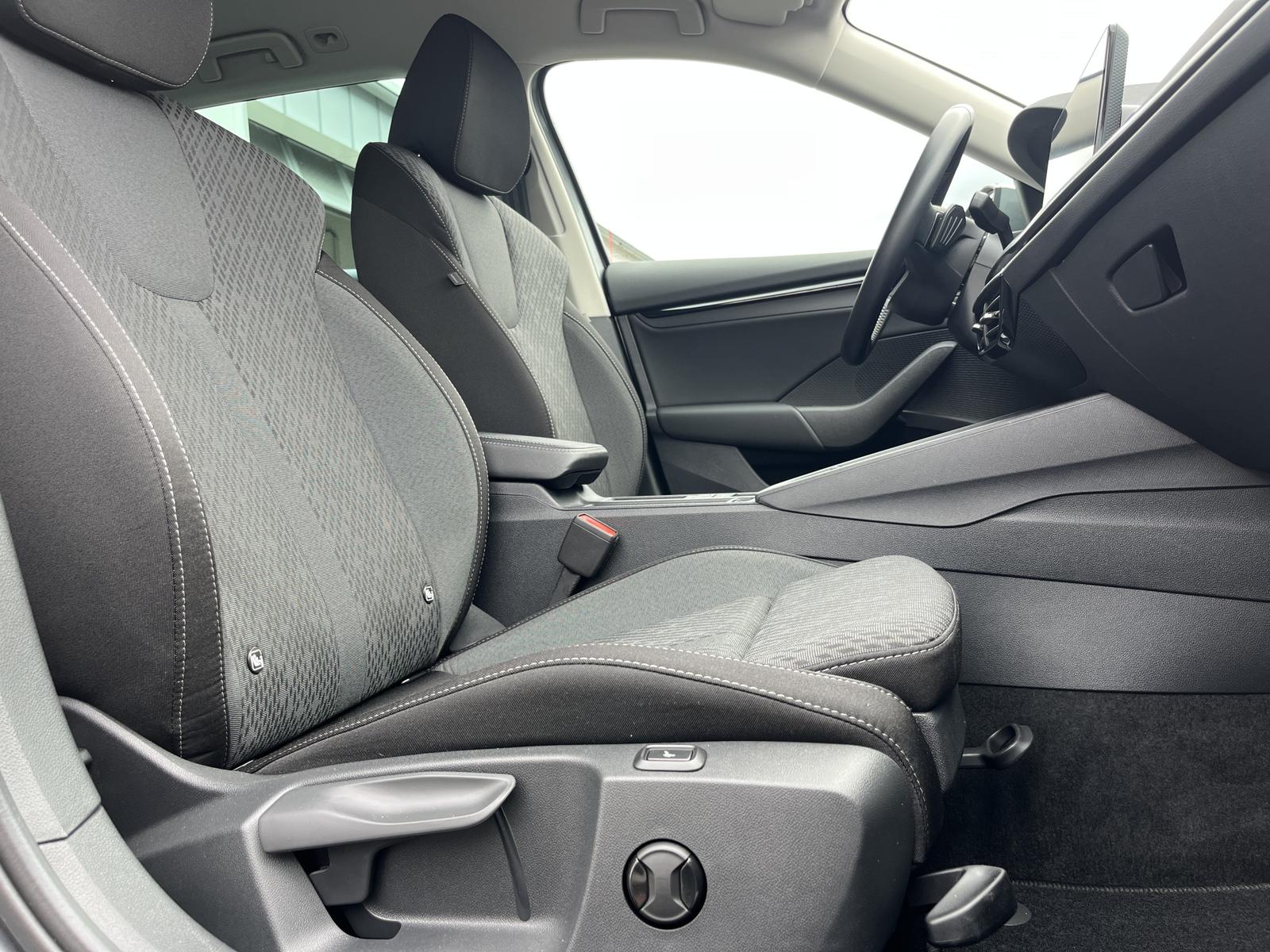 Skoda Octavia Combi 2.0 TDI DSG Blackline 141€ m.20% A