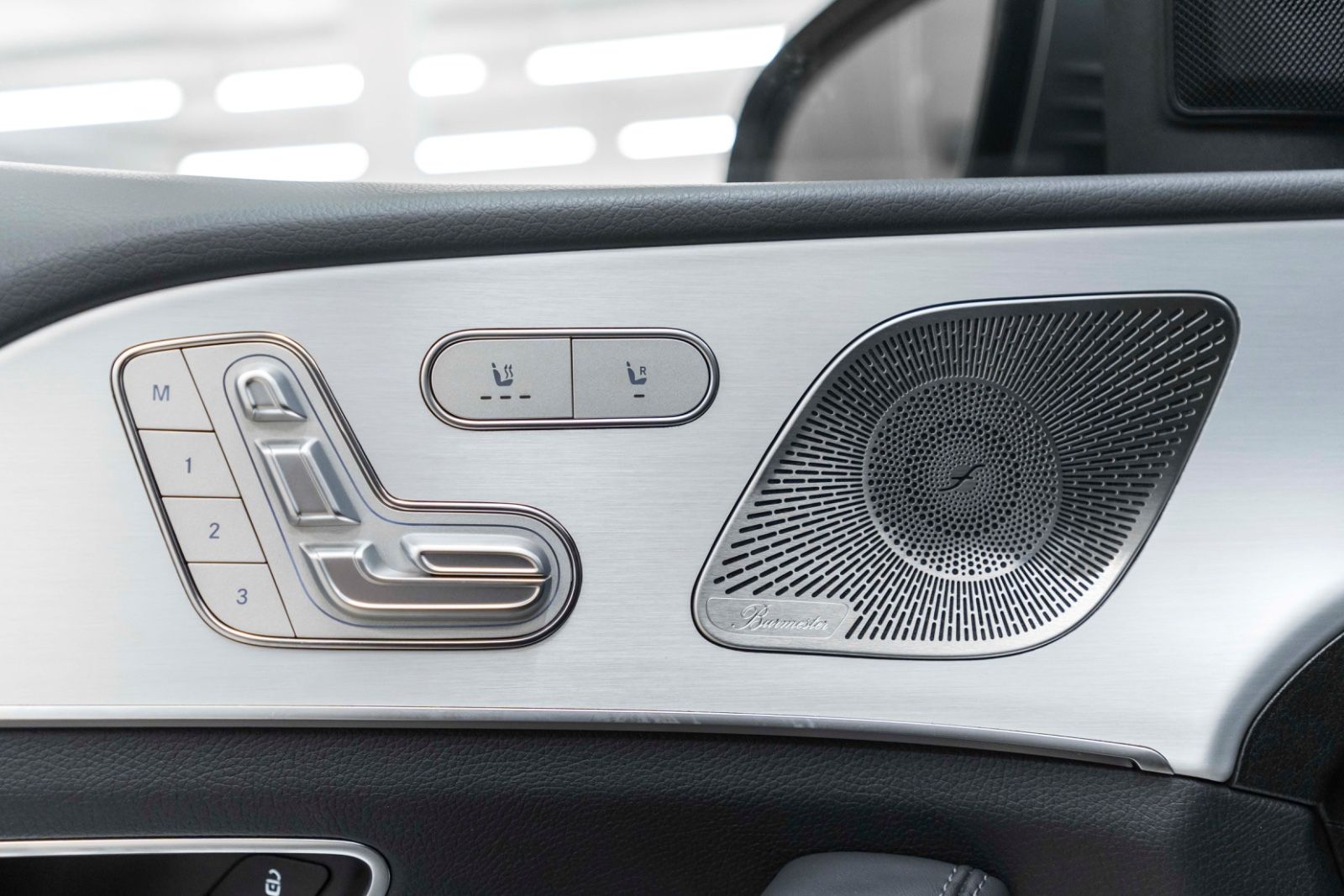 Fahrzeugabbildung Mercedes-Benz GLE 350de 4Matic AMG 3D KAM BURMESTER ACC LUFT