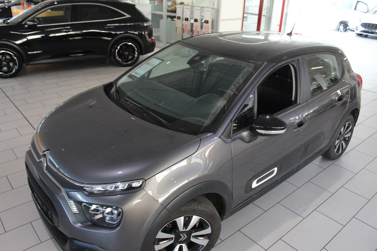Fahrzeugabbildung Citroën C3 Shine Pack 1.2T NAVI/LED/PDC/TEMPOMAT/DAB+