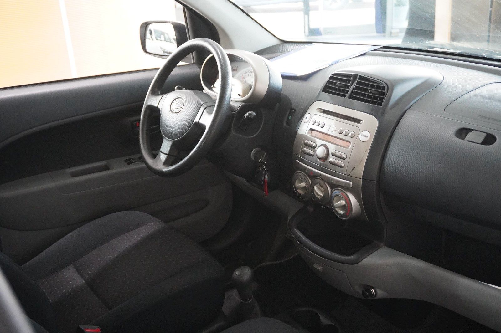 Fahrzeugabbildung Daihatsu Sirion 1.0 5-TÜR KLIMA/CD/AUX/8-FACH/TÜV