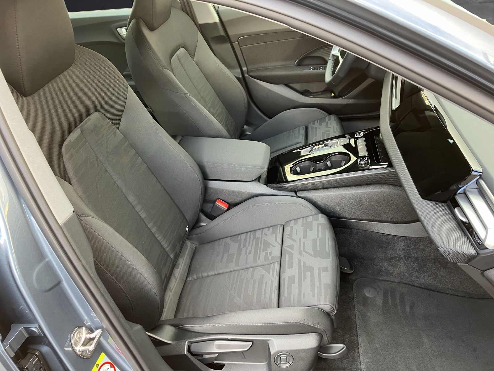 Fahrzeugabbildung Audi A5 Limousine TFSI S tronic LED Navi ACC RFK SH P