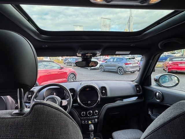 Fahrzeugabbildung MINI Countryman Cooper SE PHEV Classic Trim All4 PANO