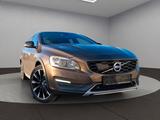 Volvo V60 Cross Country*ALLRAD*LEDER*8FACH*SCHECKHEFT - gebrauchte Volvo V60 Cross Country aus dem Jahr 2016