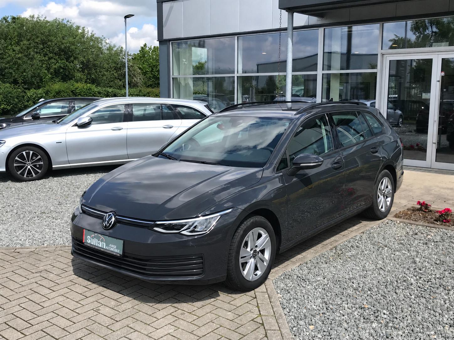Volkswagen Golf VIII 2.0 TDI Var. Life AHK Kam LED Stand.