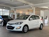 Hyundai i20 FIFA World Cup Edition*KLIMA*SHZ*PDC*1.HAND* - Hyundai i20 Edition20 mit Benzin-Antrieb