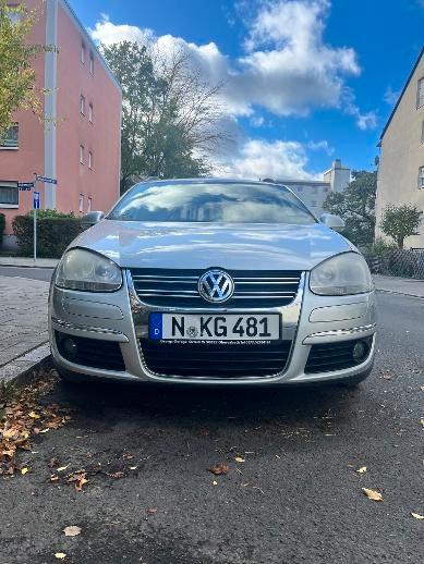 Volkswagen Golf 2013 — rear view