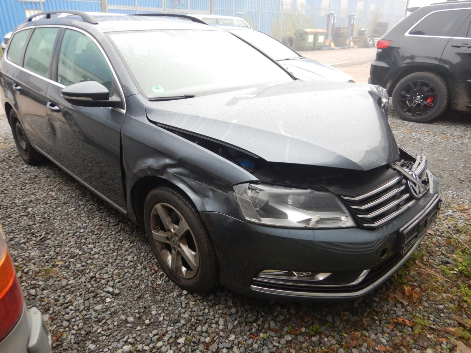 Volkswagen Passat 2013 — rear view