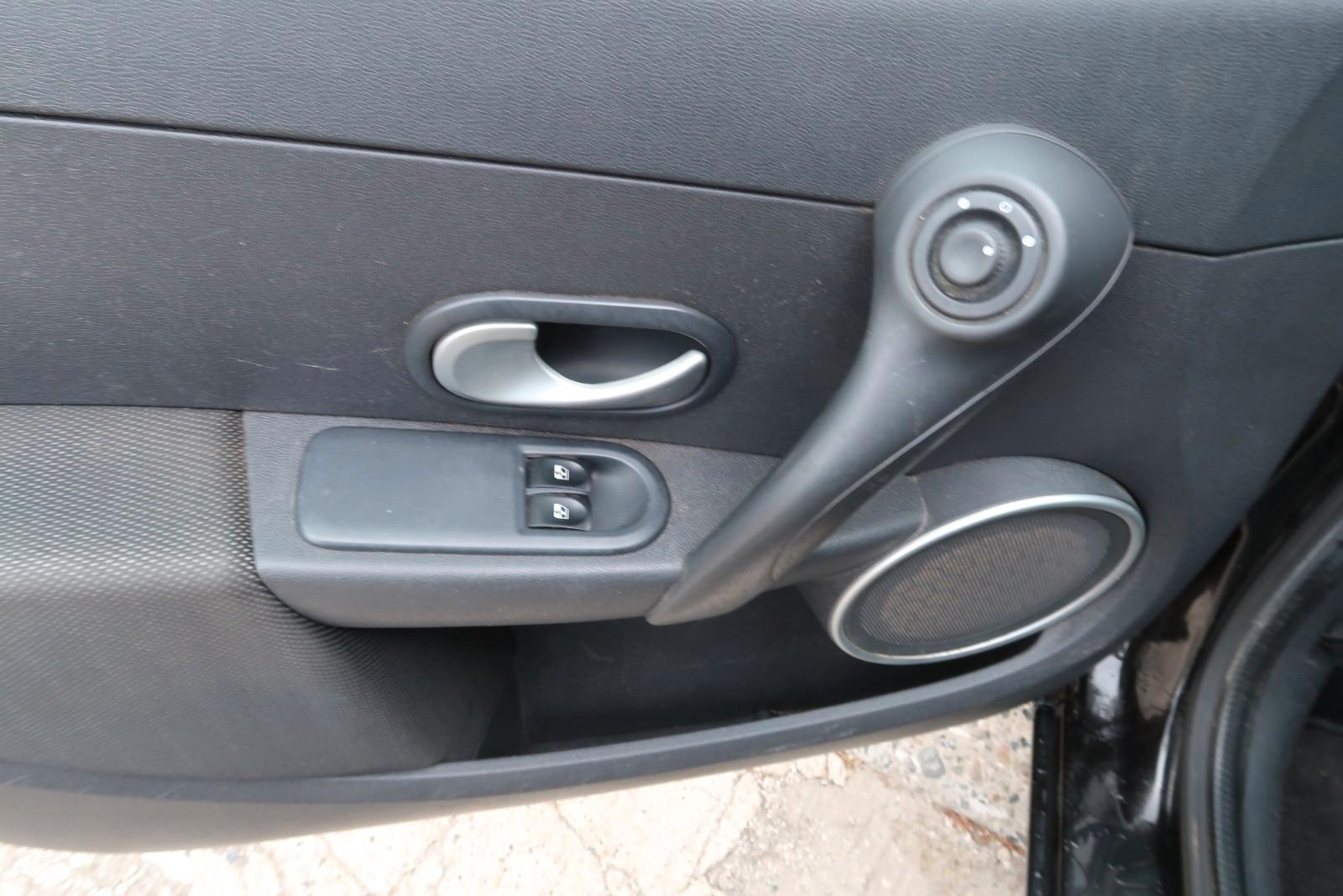 Renault Clio 2009 — photo 17
