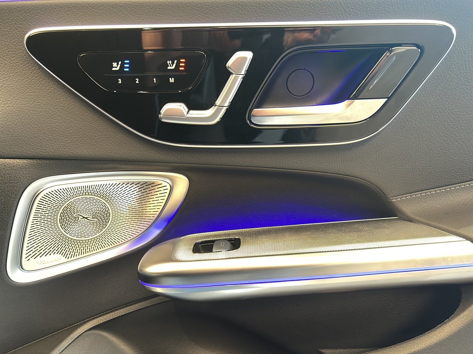 Fahrzeugabbildung Mercedes-Benz CLE 300 4MATIC Coupé AMG 360° Pano AHK DigLight