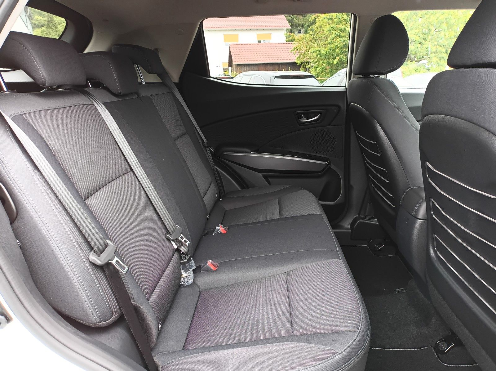 Fahrzeugabbildung KGM TIVOLI 1.5 NOMAD+AUTOMATIK+LM FELGEN+ANDROID++++