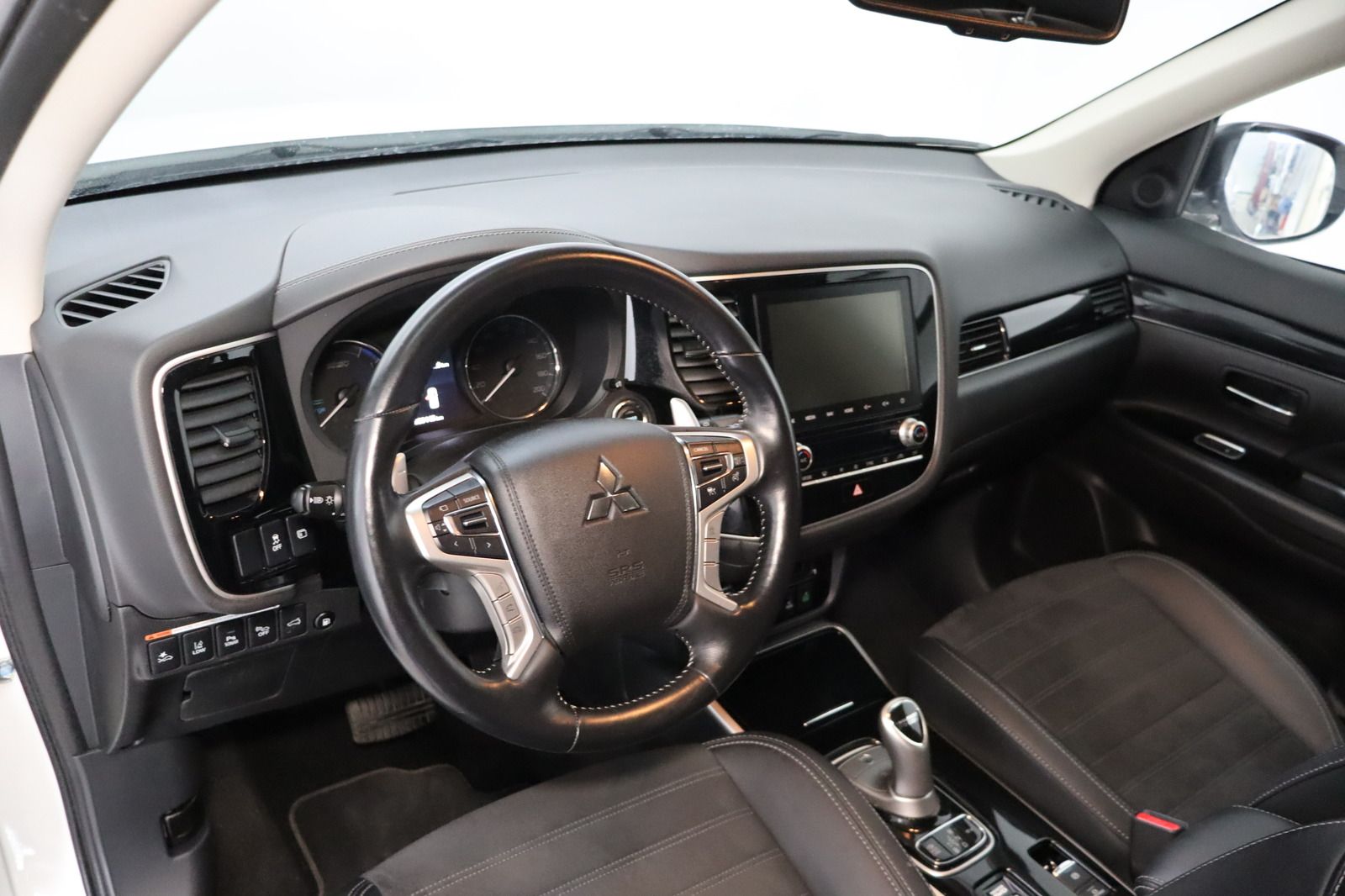 Fahrzeugabbildung Mitsubishi Outlander PHEV 2.4 Plus 4WD