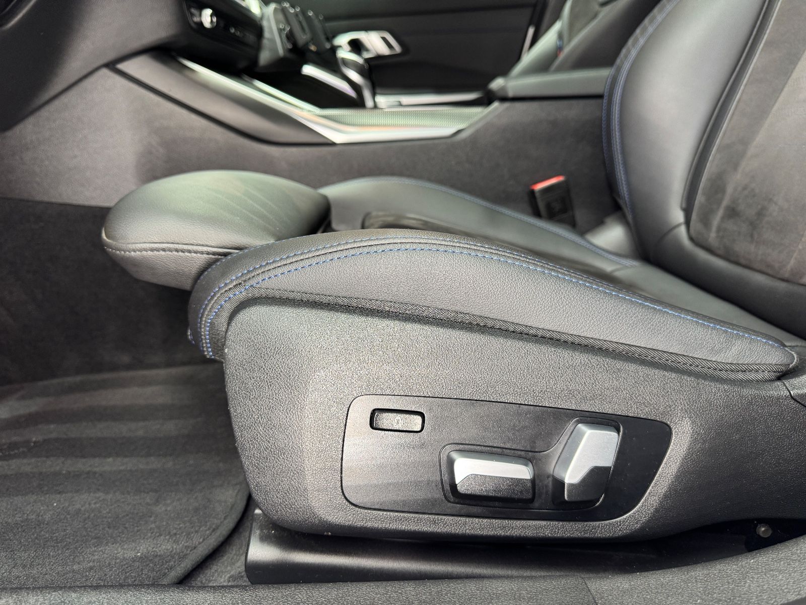 Fahrzeugabbildung BMW M340i xDrive Touring|LASER|NAVI|PANORAMA|ACC|AHK