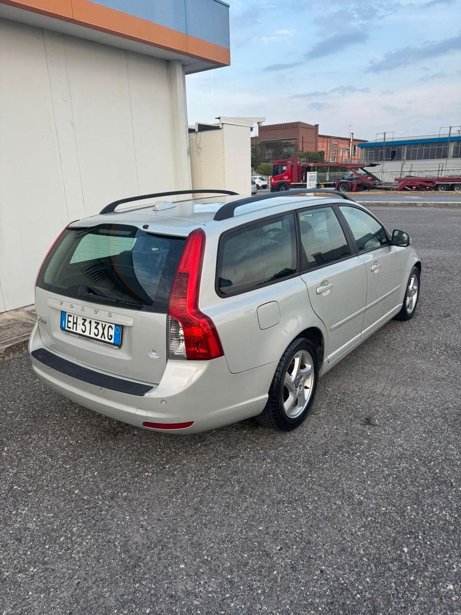 Volvo V50 2011 — engine 1.560 cm³, 114 HP (84kW)