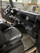 Land Rover Defender Tomb Raider - - Land Rover Defender aus 2001