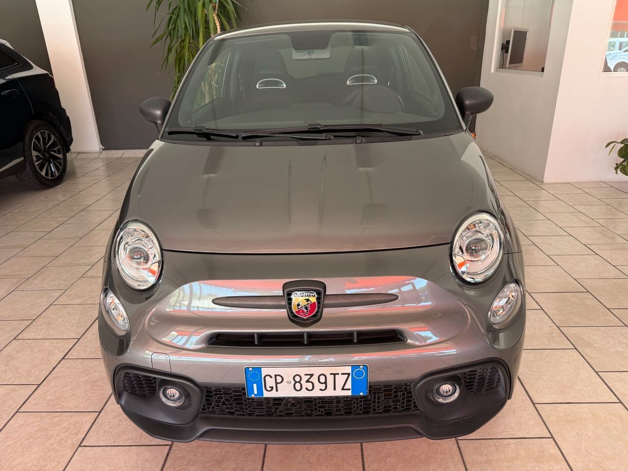 Other Abarth 695 1.4 Turbo T-Jet 180 CV M.T.A. imagem 2