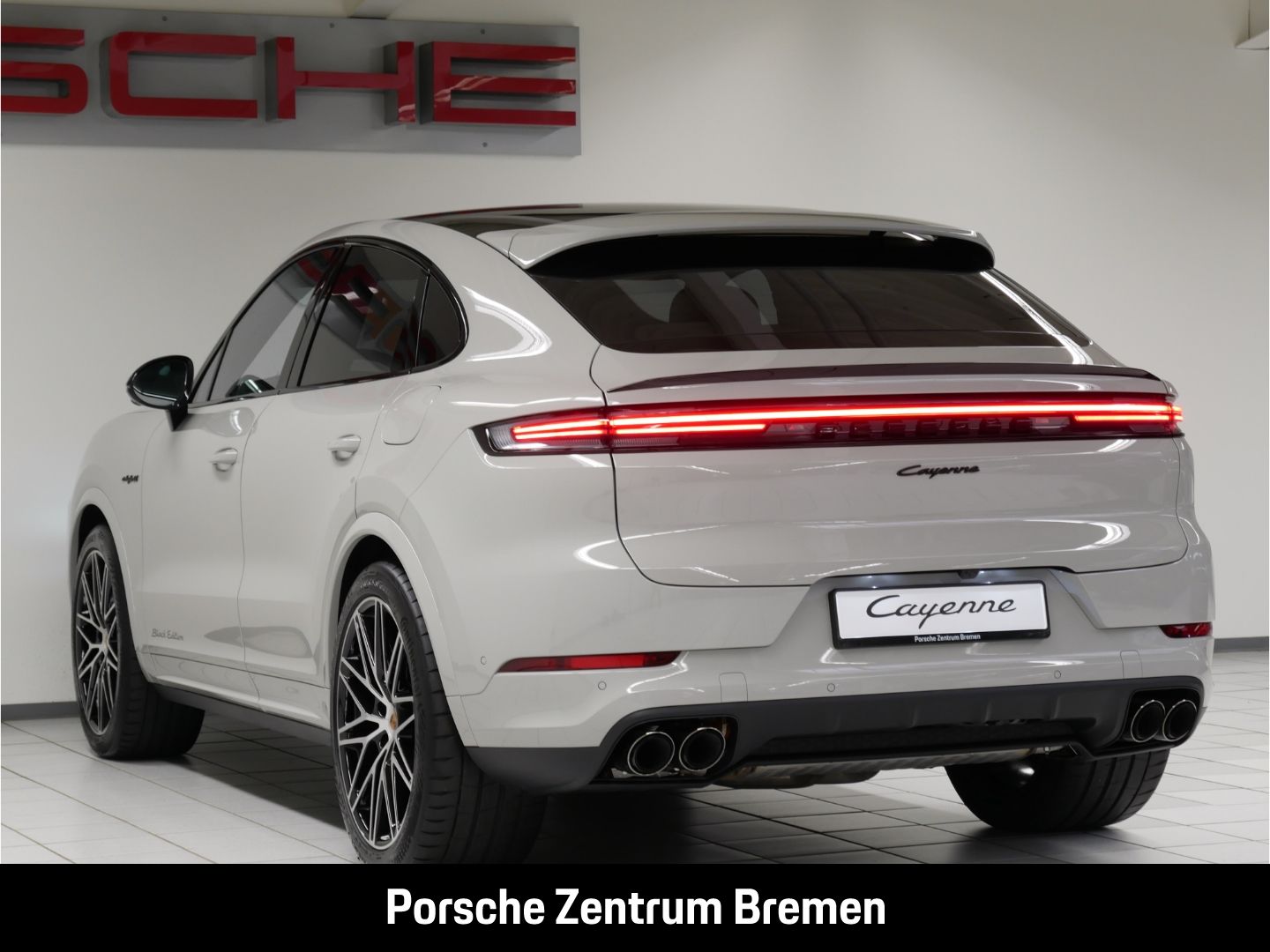 Porsche Cayenne E-Hybrid Coupe Black Edition Sportabgas imagem 3