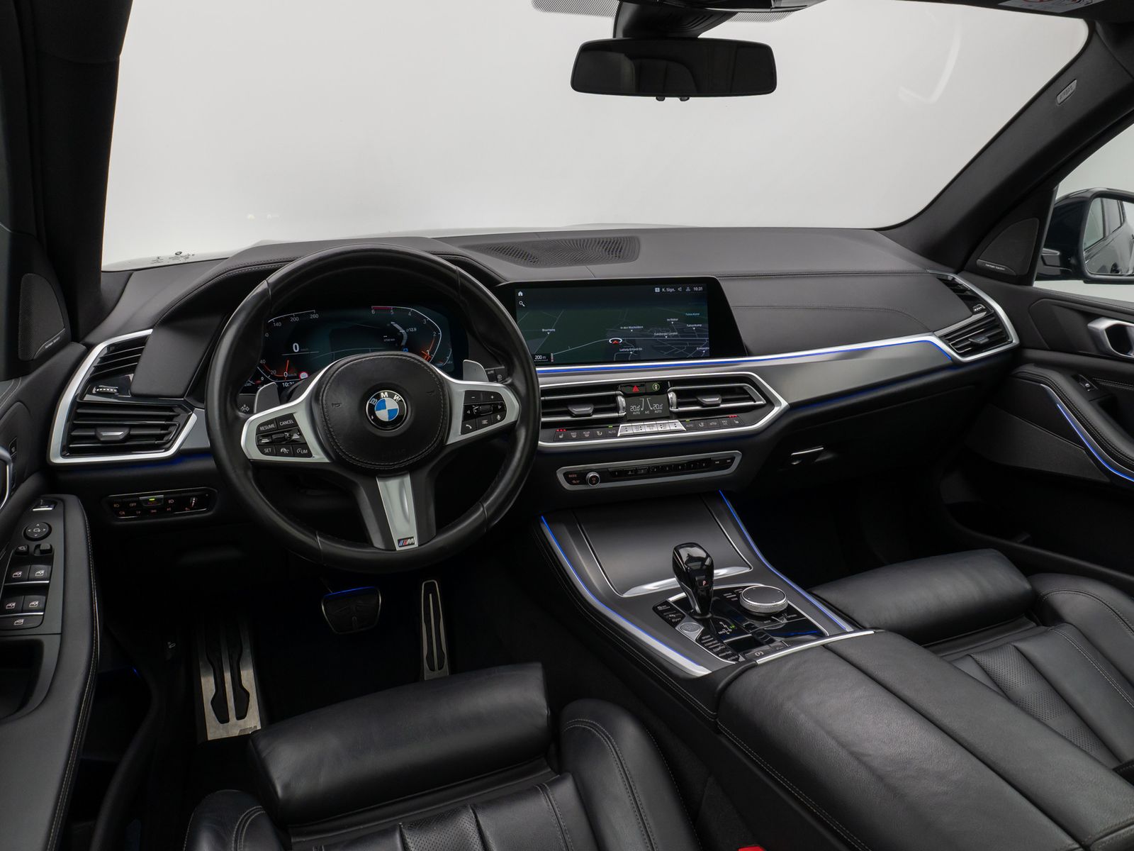 Fahrzeugabbildung BMW X5 xD25d M Sport Panorama Kamera HUD DAB H/K AHK