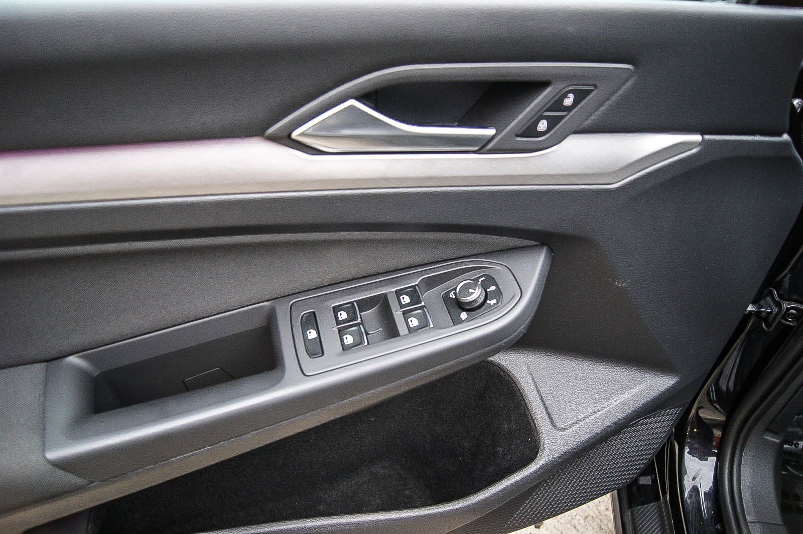 Fahrzeugabbildung Volkswagen Golf VIII Var 20TDI DSG LIFE STDHG ANHZV PANO IQ