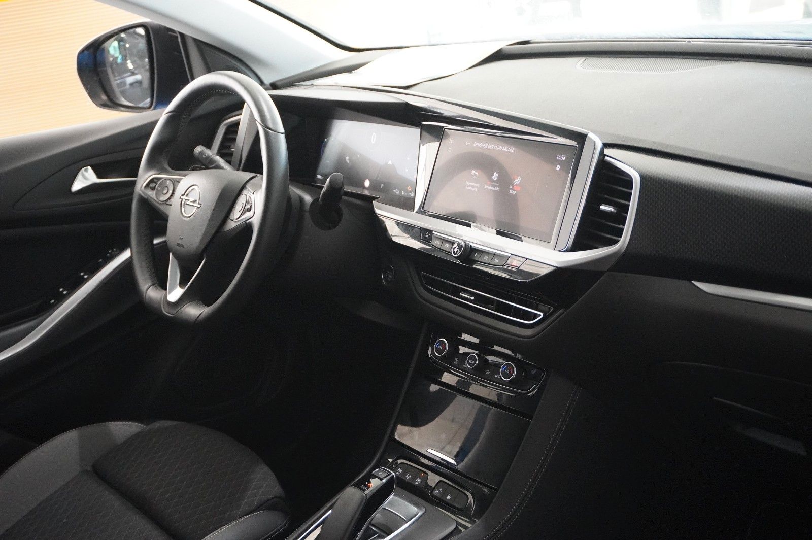 Fahrzeugabbildung Opel Grandland (X) GS SPORT 4HYBRID NAVI/LED/360°/DAB