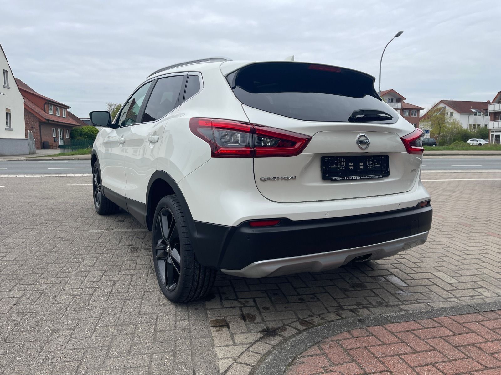 Fahrzeugabbildung Nissan Qashqai 1.3 DiG-T N-Motion AHK/360° Kamera/LED
