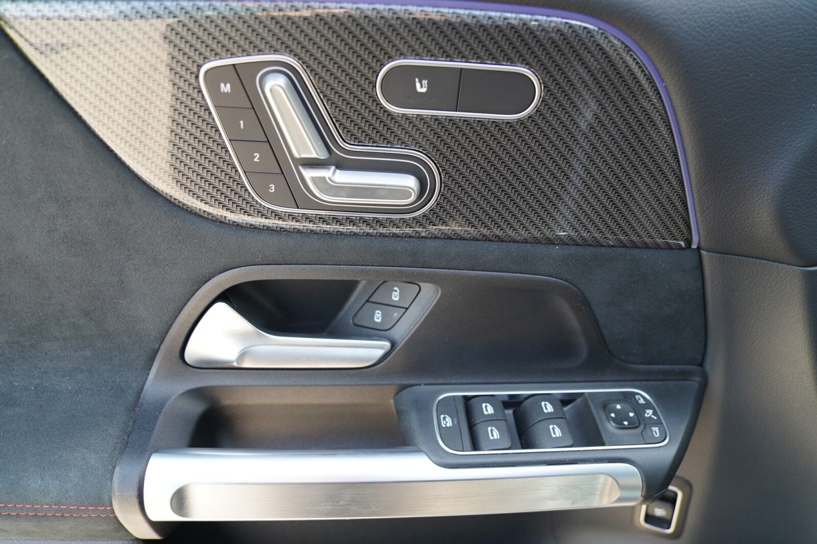 Mercedes-Benz GLB 250 4Matic AMG Line Memory Winter 360° Kamer foto 17