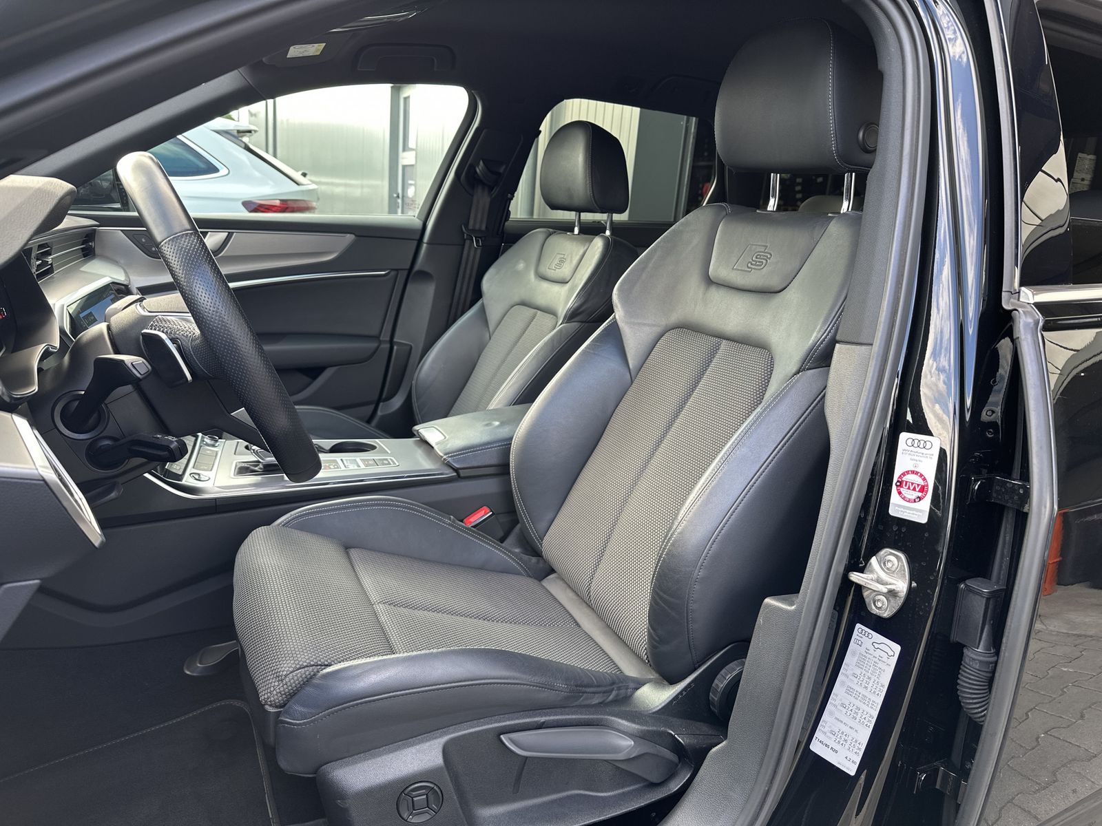 Fahrzeugabbildung Audi A6 Avant 40 TDI Quattro S-Line NAV+LED+AHK+ACC