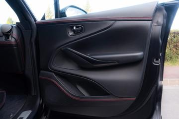 صورة مصغرة 30 لـ 2021 Aston Martin DBX