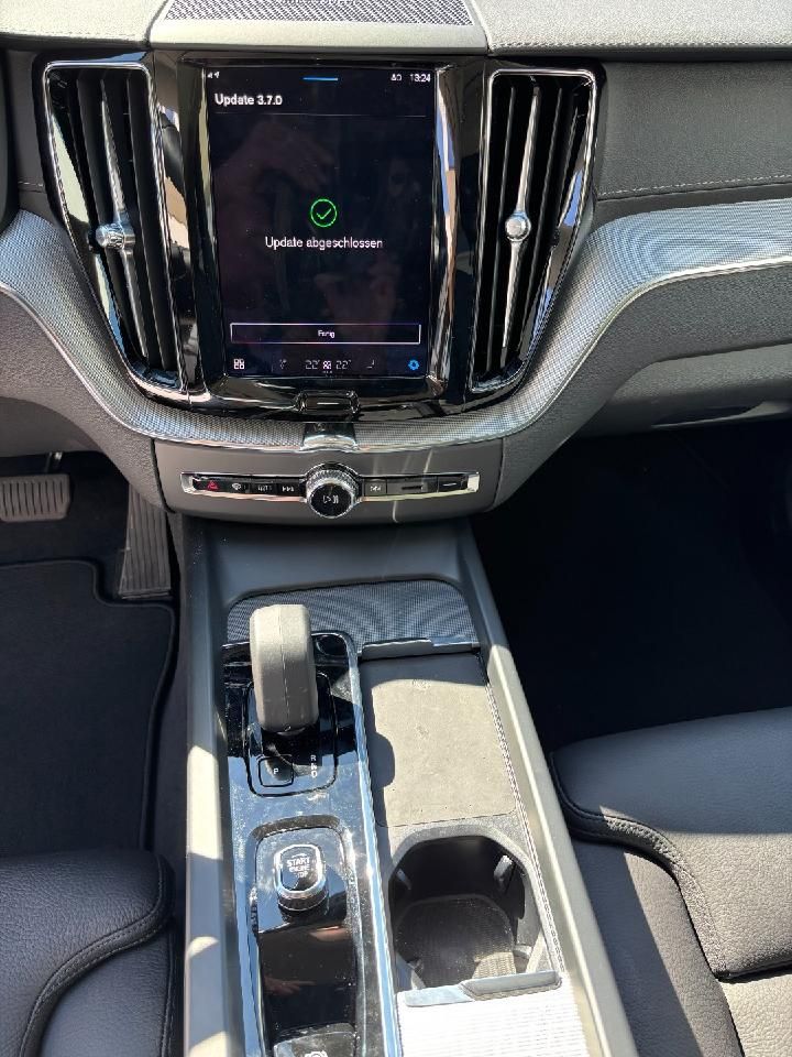 Fahrzeugabbildung Volvo XC60 Ultimate Dark AWD