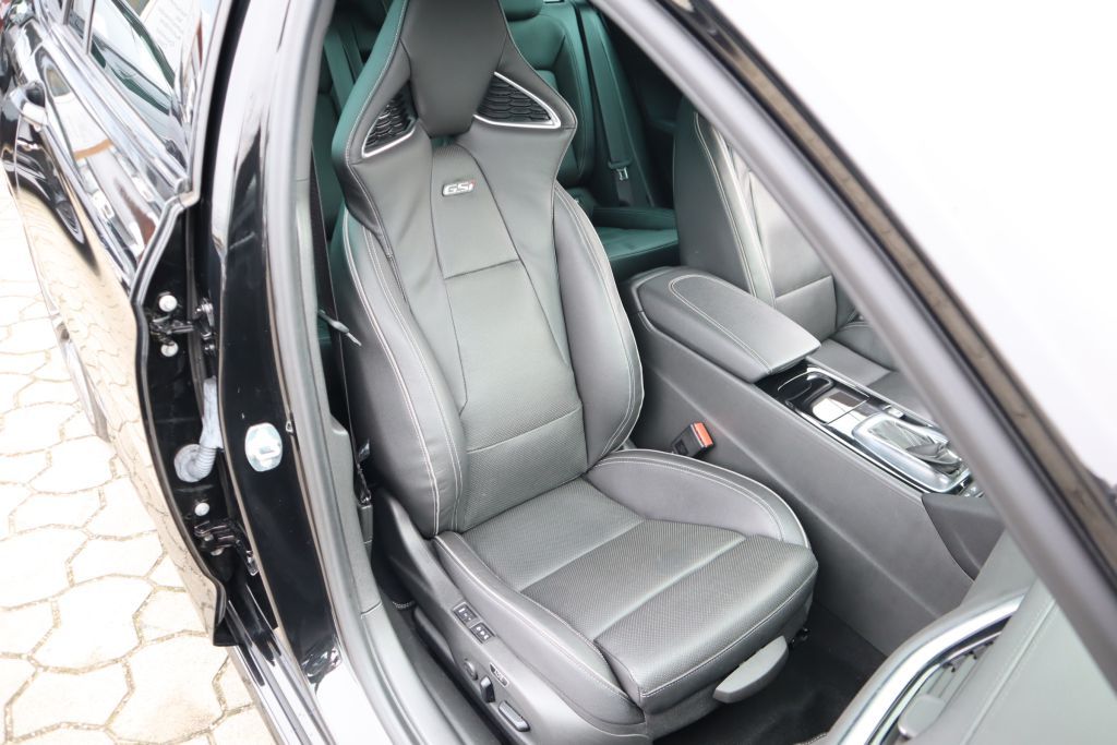 Fahrzeugabbildung Opel Insignia ST GSi 2.0 Turbo+Panorama+HUD+Leder+