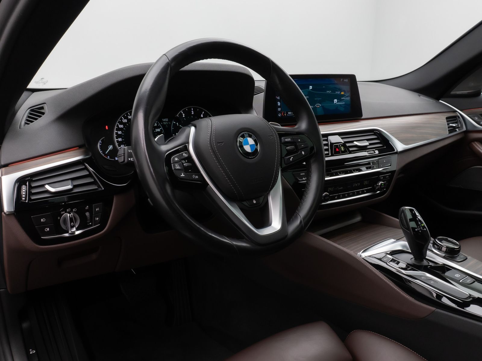 Fahrzeugabbildung BMW 530i xD Luxury Line Panorama 360°HUD H/K Massage
