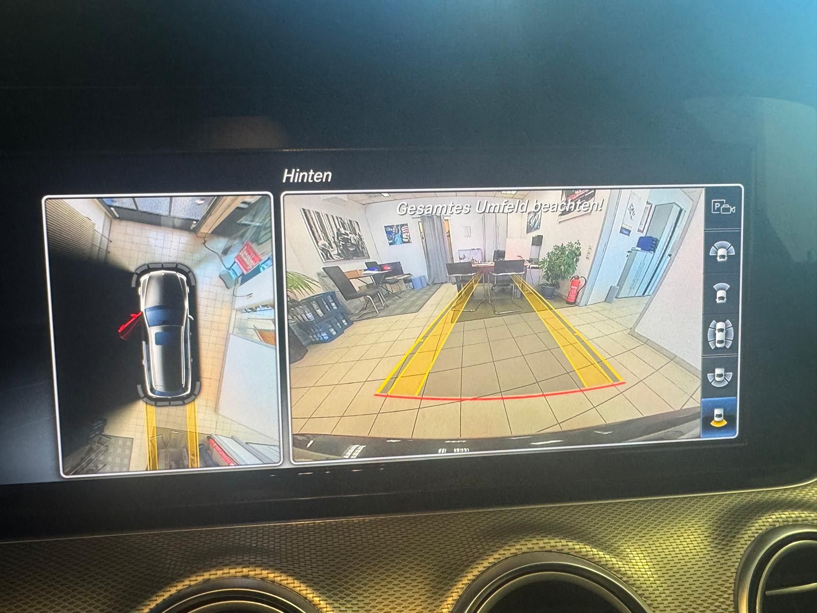 Fahrzeugabbildung Mercedes-Benz E 400 T-Modell 4Matic/LED/PANORAMA/AMG-LINE/NAVI
