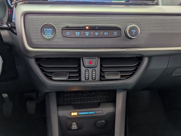 Ford Tourneo Courier Titanium WipaAHK 5JGarantie!
