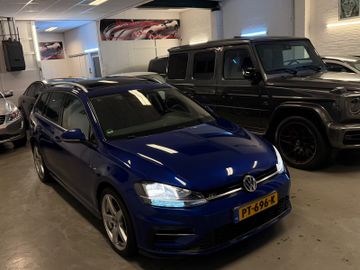 Volkswagen Golf - 1