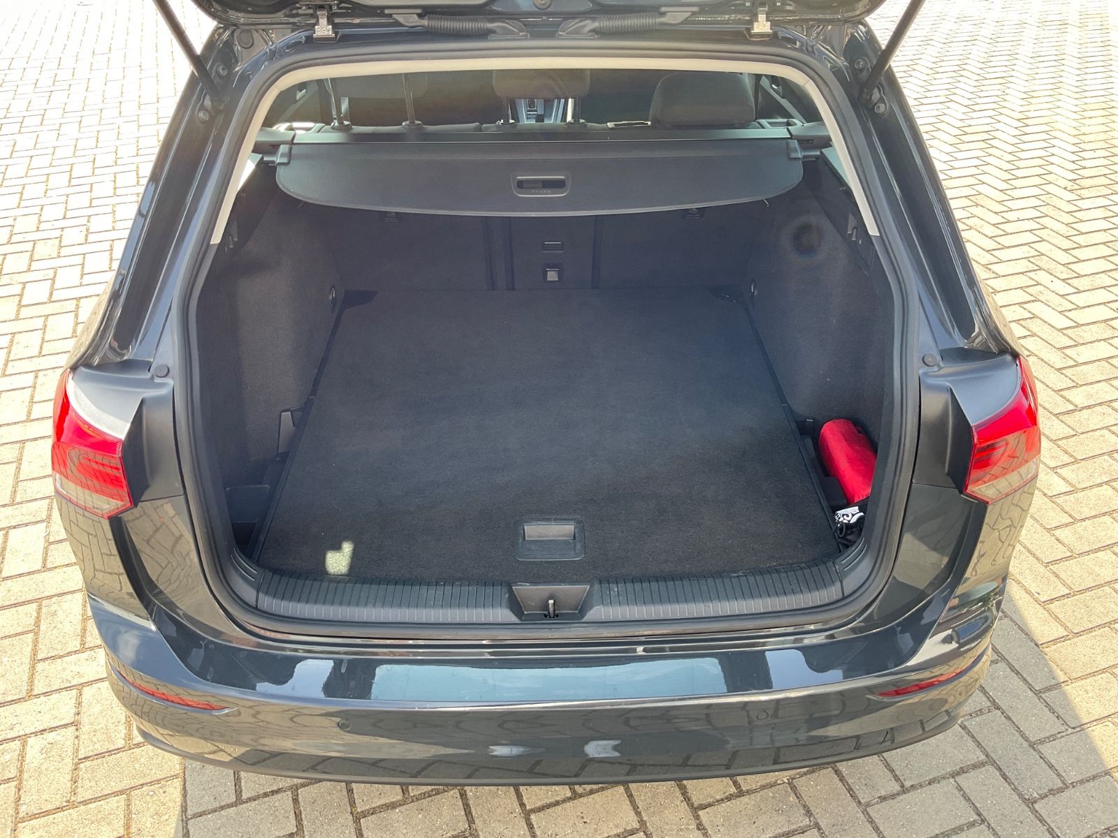 Fahrzeugabbildung Volkswagen Golf 2.0 TDI DSG Life,ACC,CarPlay,LED,Navi