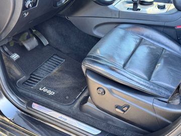 Jeep Grand Cherokee - 11