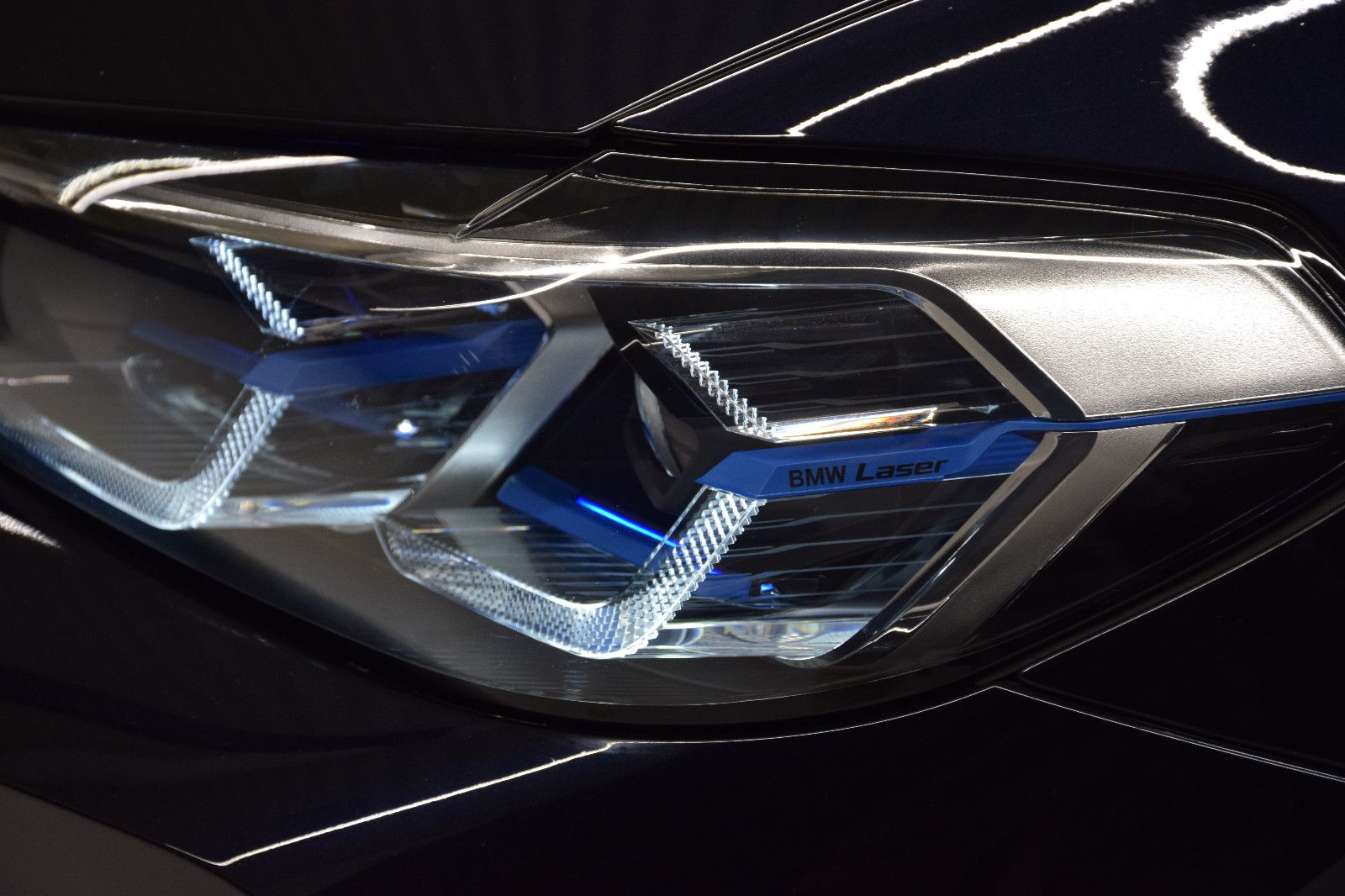 Fahrzeugabbildung BMW X4 xDrive 30 d M Sport Pano HuD Laser ACC AHK