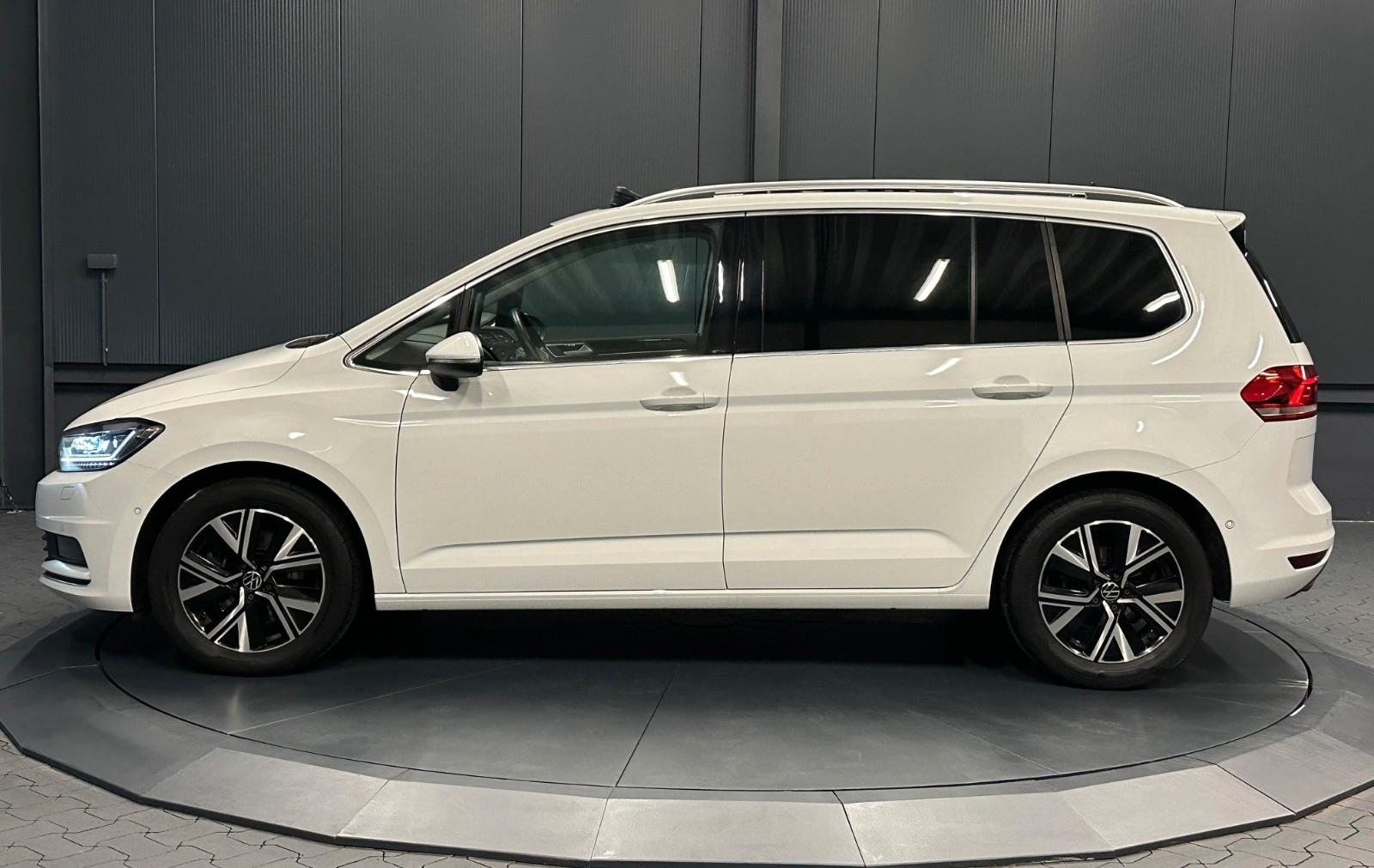 Volkswagen Touran Highline *PANORAMA*AHK*DigCock*KAMERA*ACC
