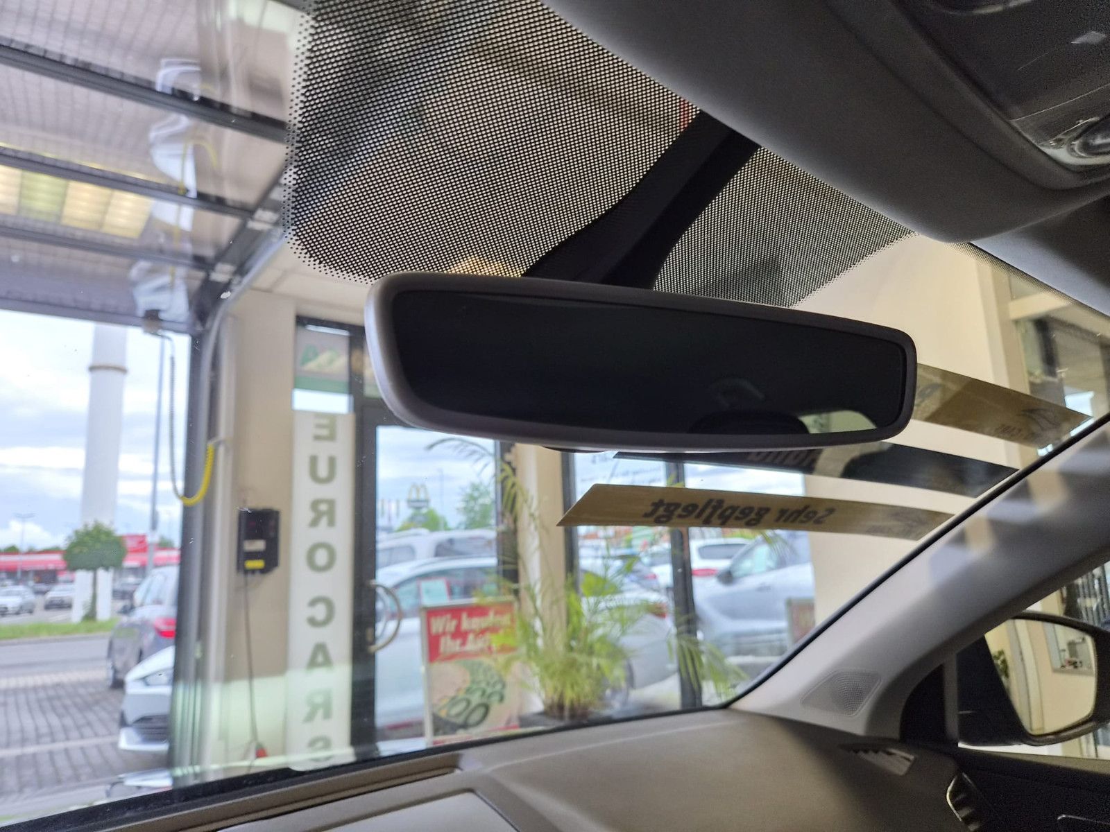 Fahrzeugabbildung SKODA Karoq Style /  1. Hand / Garantie