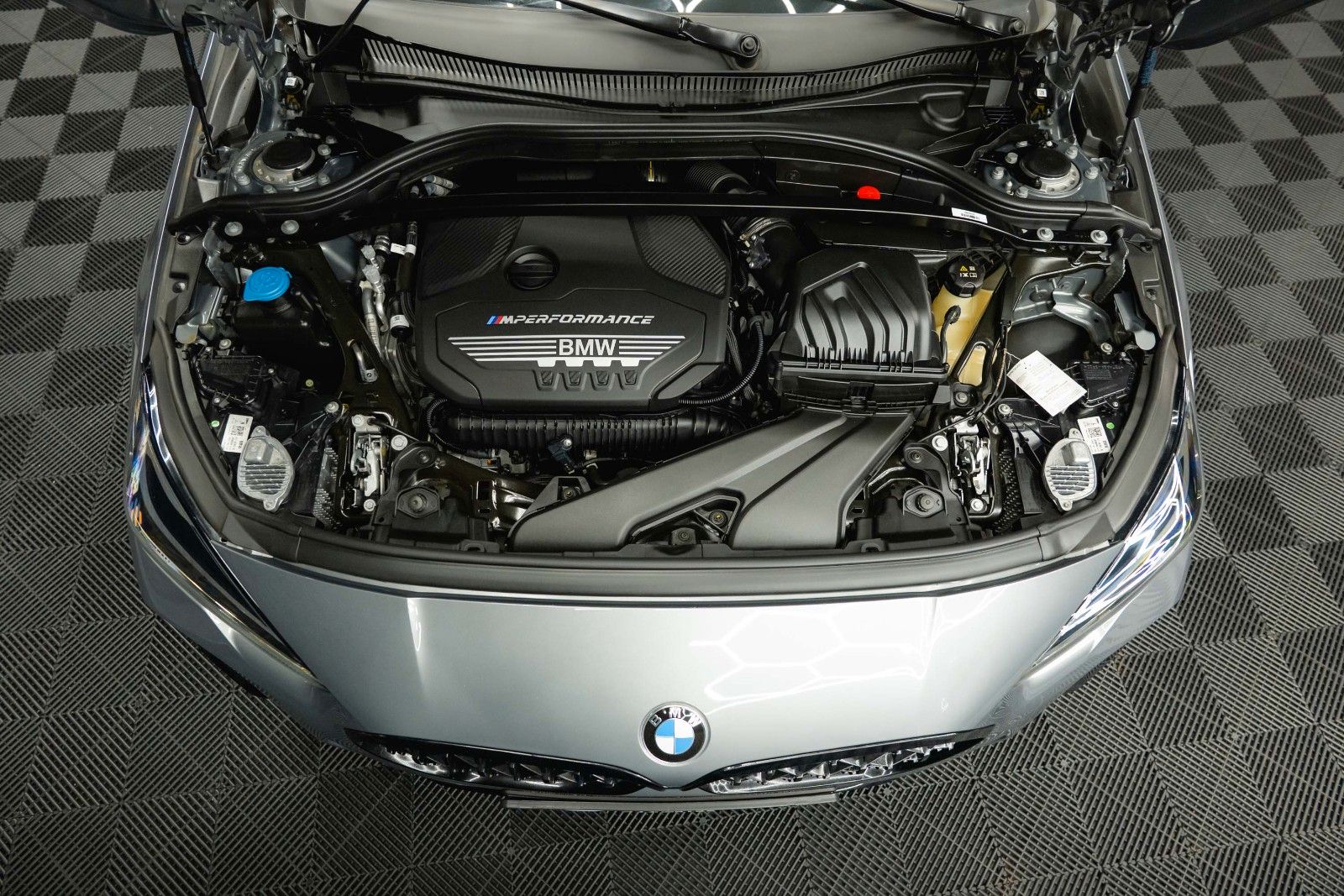 Fahrzeugabbildung BMW M235i xDrive M-Sport Pro Performance Shadow LED