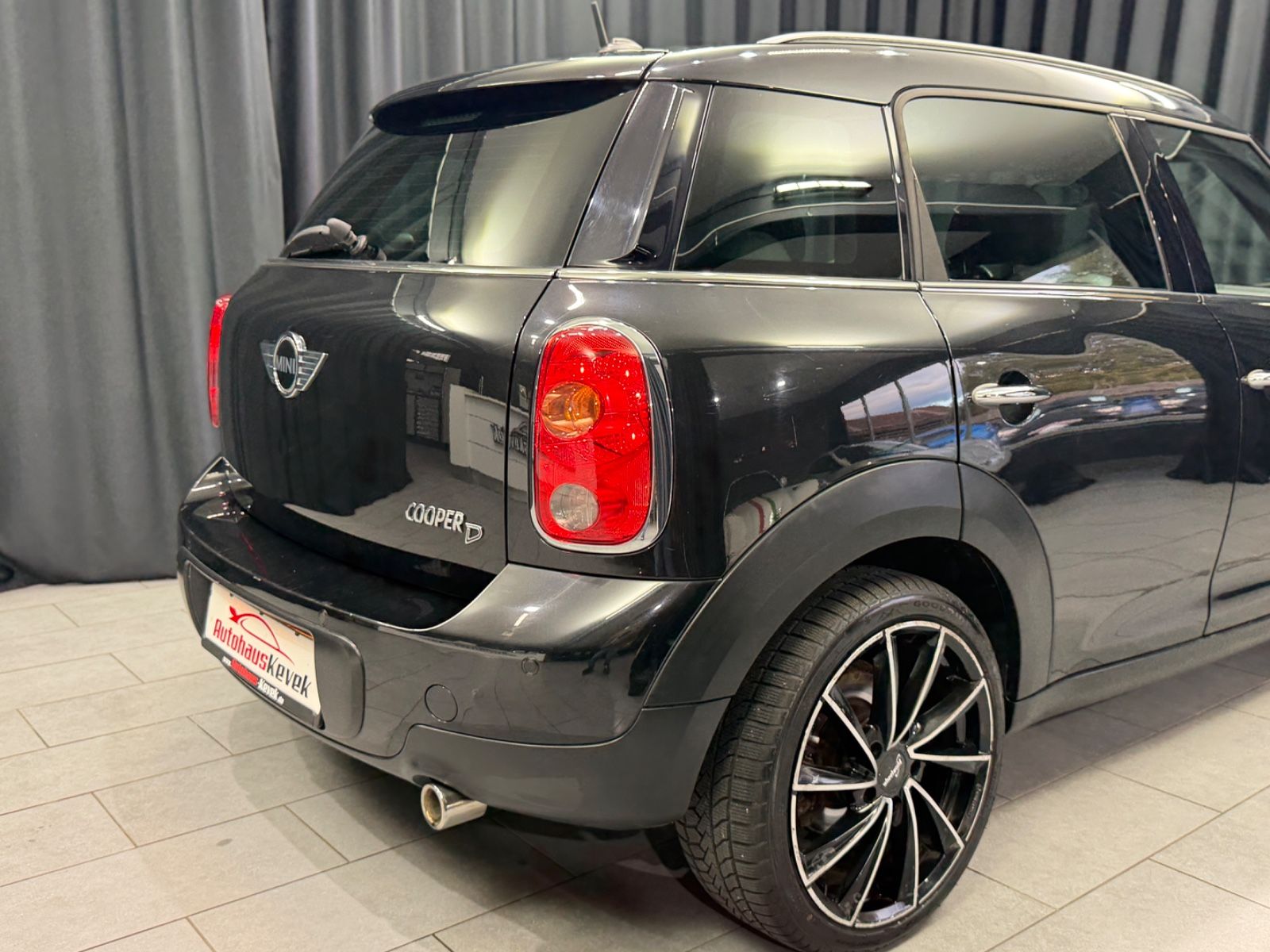 Fahrzeugabbildung MINI COOPER D Countryman Cooper D All4|PANO|NAVI|